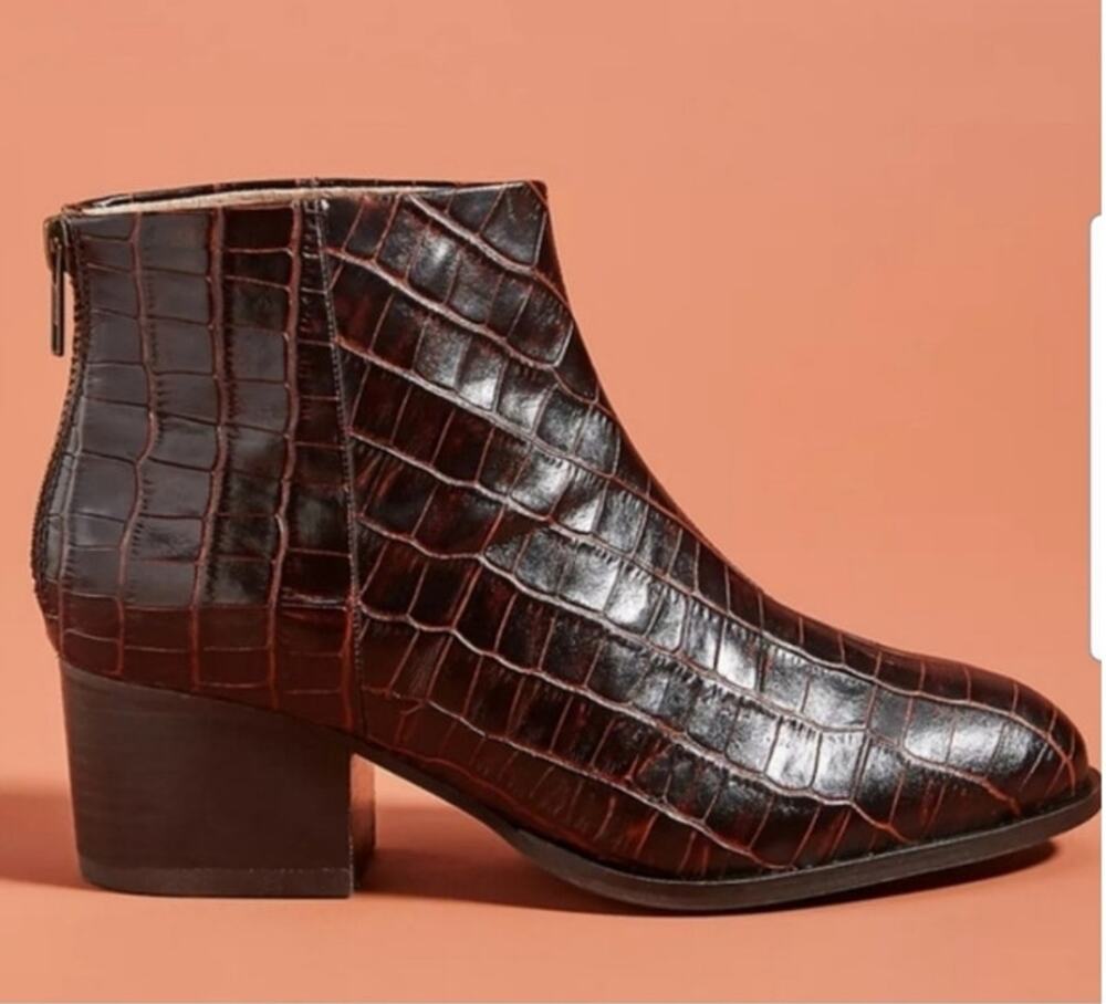 Seychelles Floodplain Brown Red Crocodile Embossed Ankle Bootie Boots US 7.5